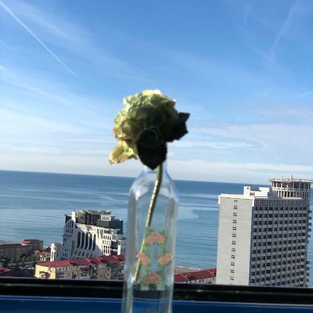 Cozy Bright Apartment With Amazing Sea View 巴统 外观 照片