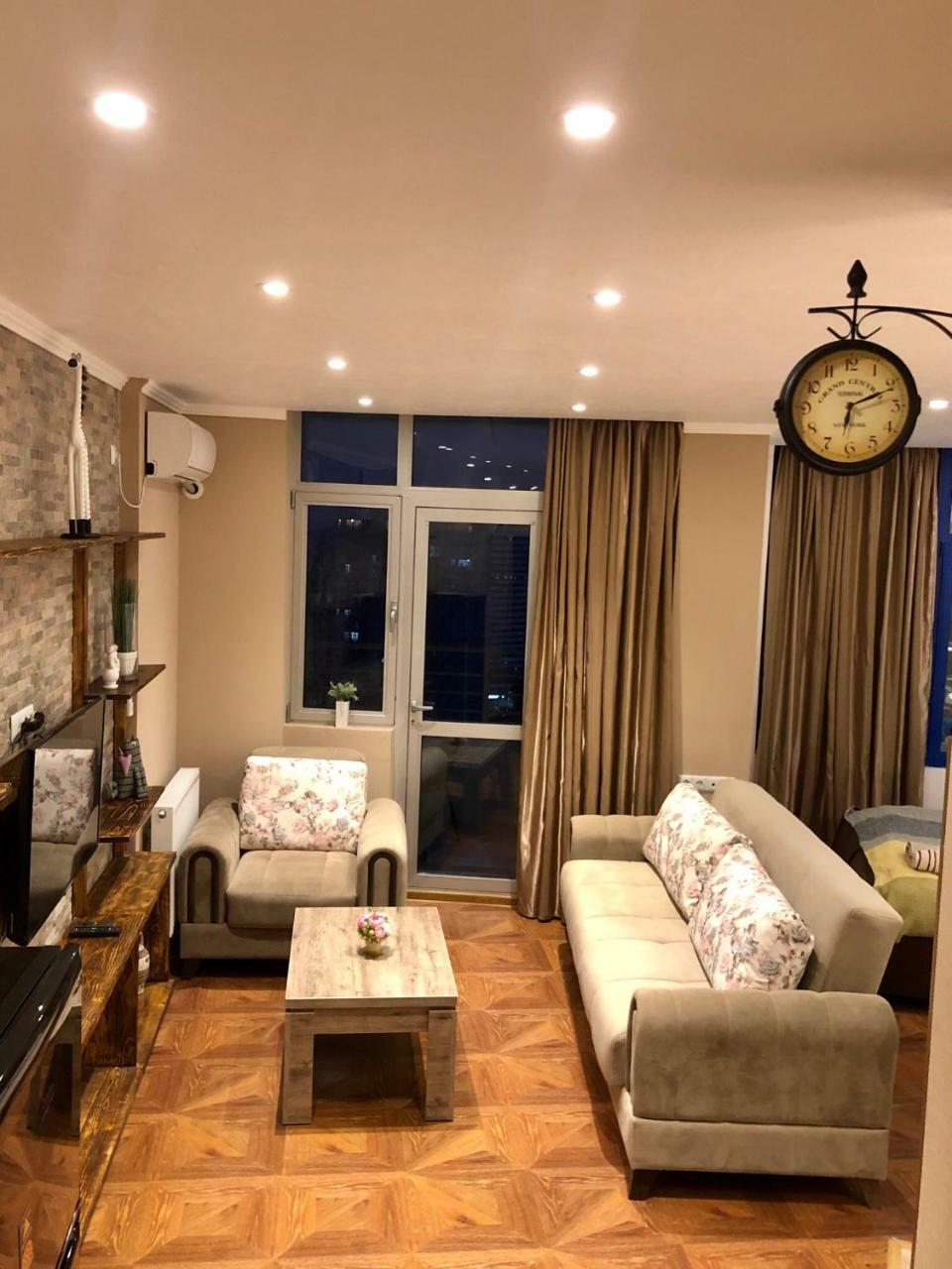 Cozy Bright Apartment With Amazing Sea View 巴统 外观 照片