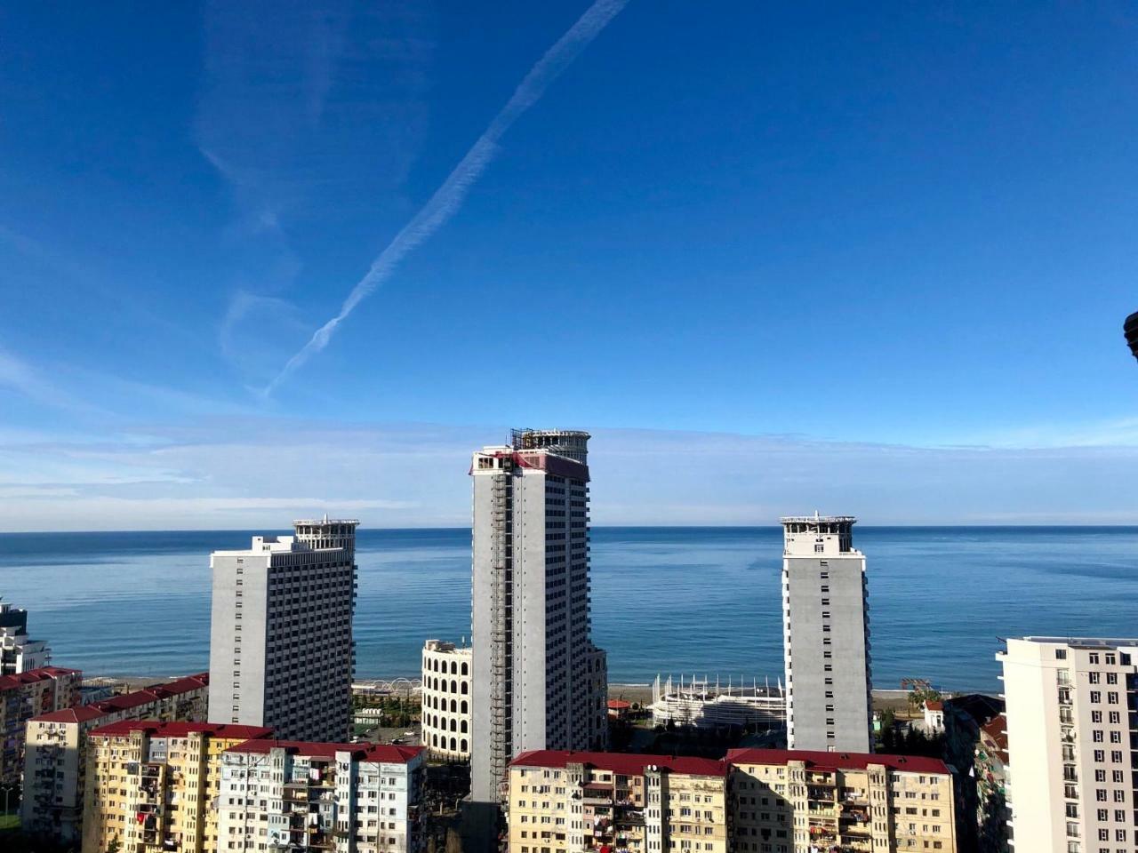 Cozy Bright Apartment With Amazing Sea View 巴统 外观 照片