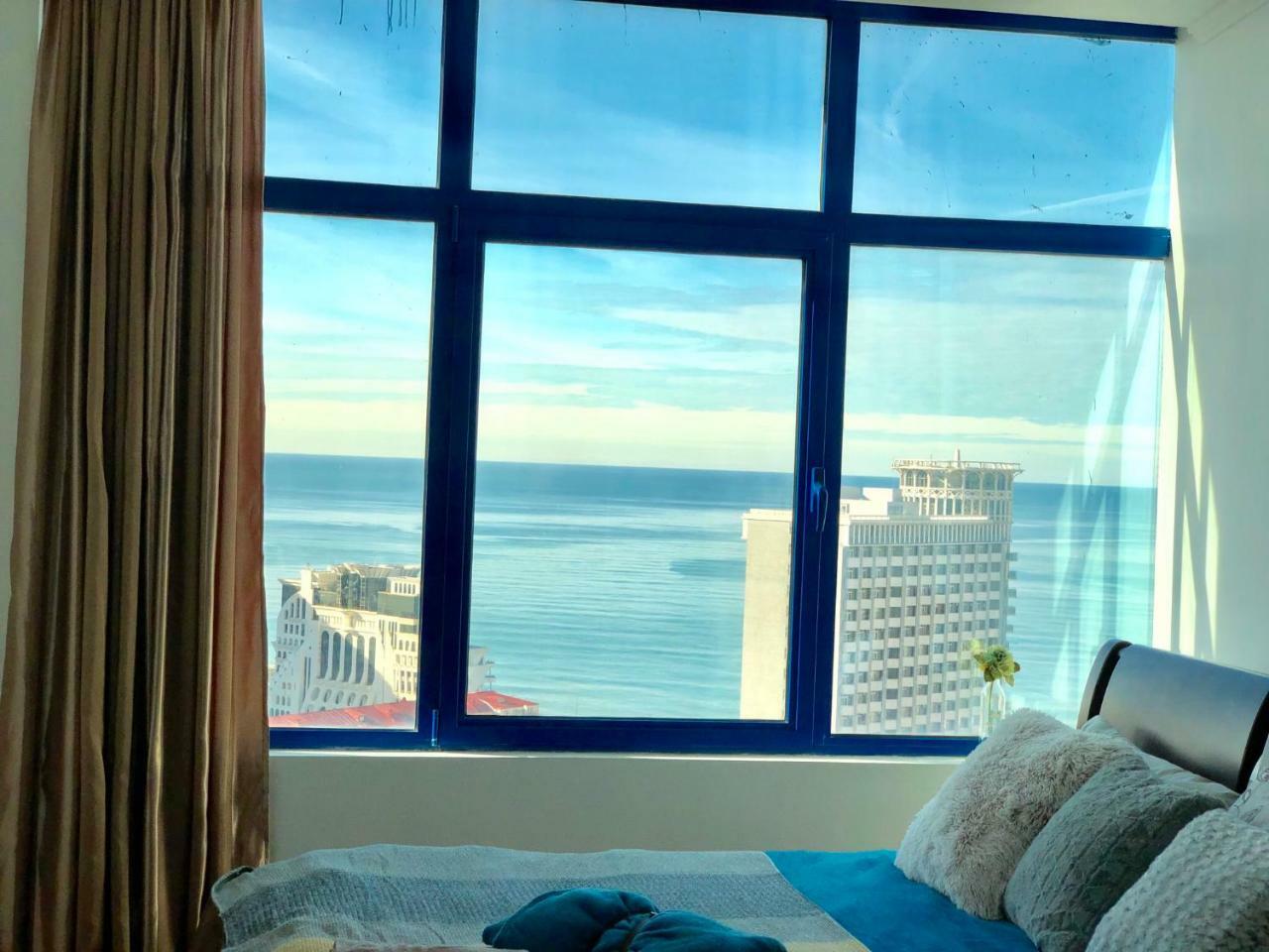 Cozy Bright Apartment With Amazing Sea View 巴统 外观 照片