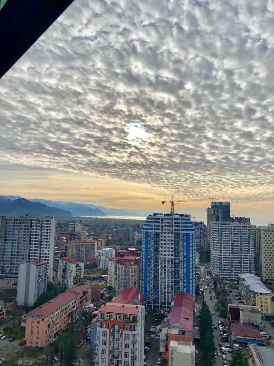Cozy Bright Apartment With Amazing Sea View 巴统 外观 照片