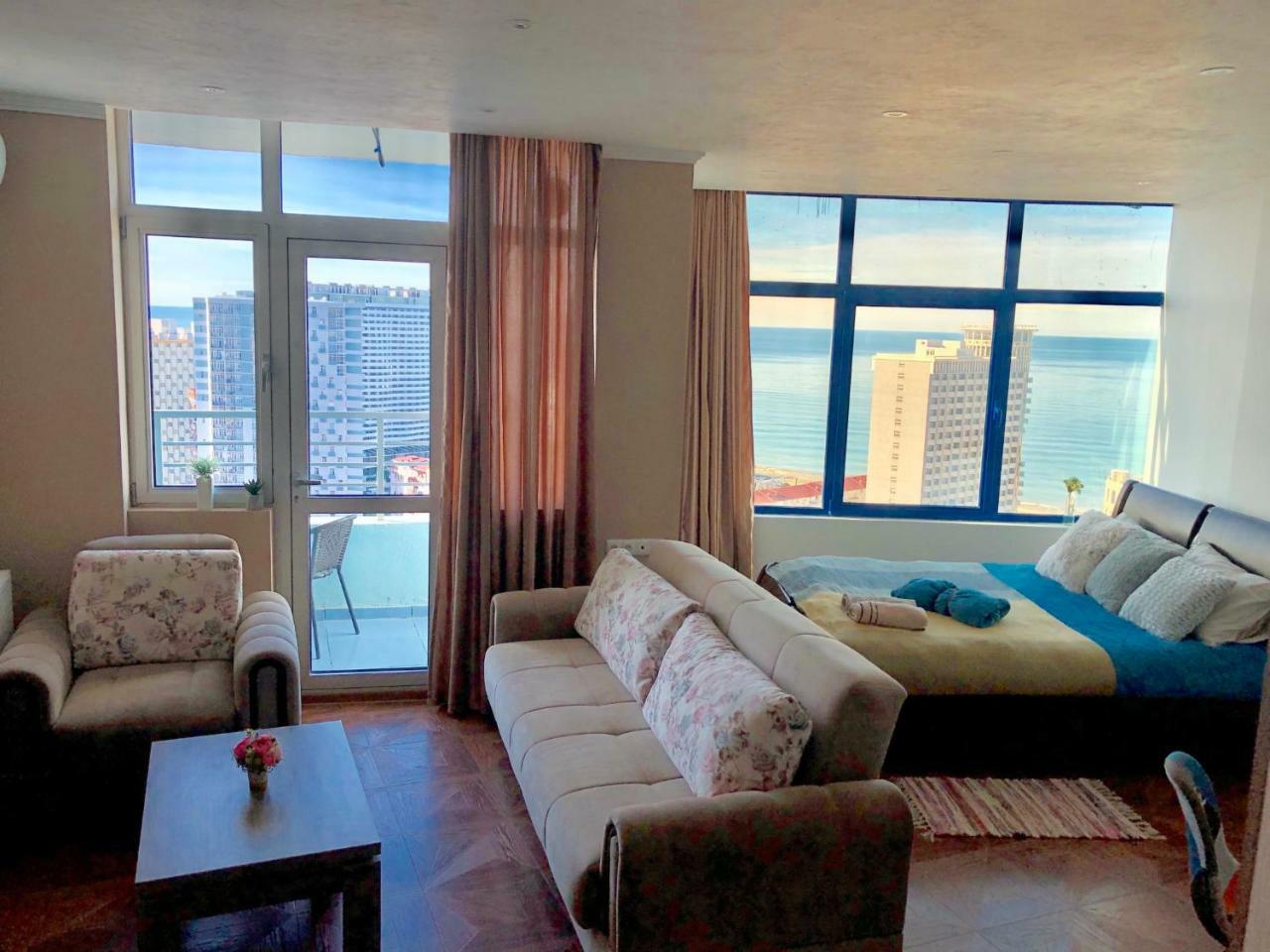 Cozy Bright Apartment With Amazing Sea View 巴统 外观 照片