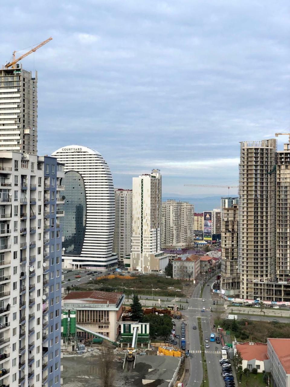 Cozy Bright Apartment With Amazing Sea View 巴统 外观 照片