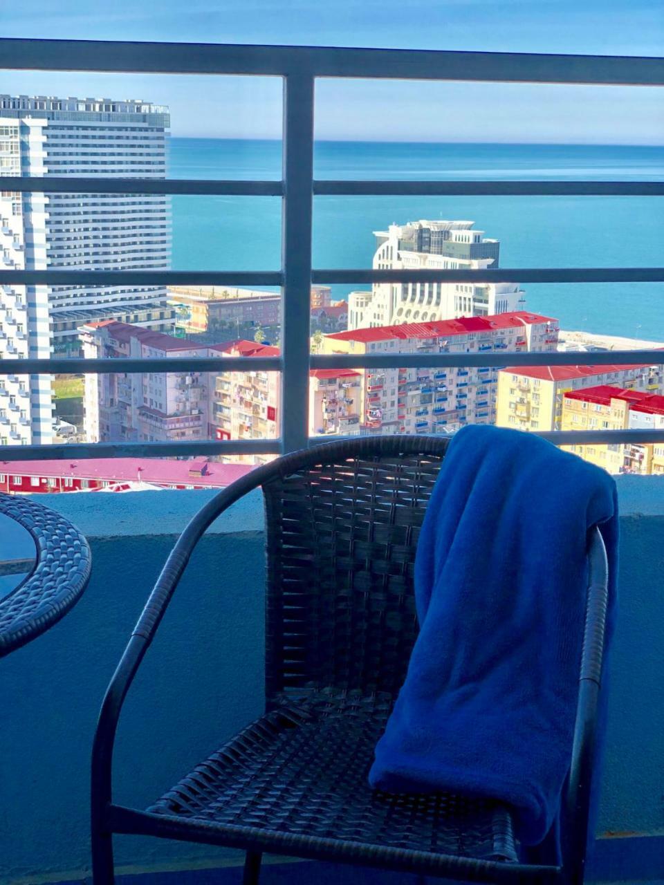 Cozy Bright Apartment With Amazing Sea View 巴统 外观 照片