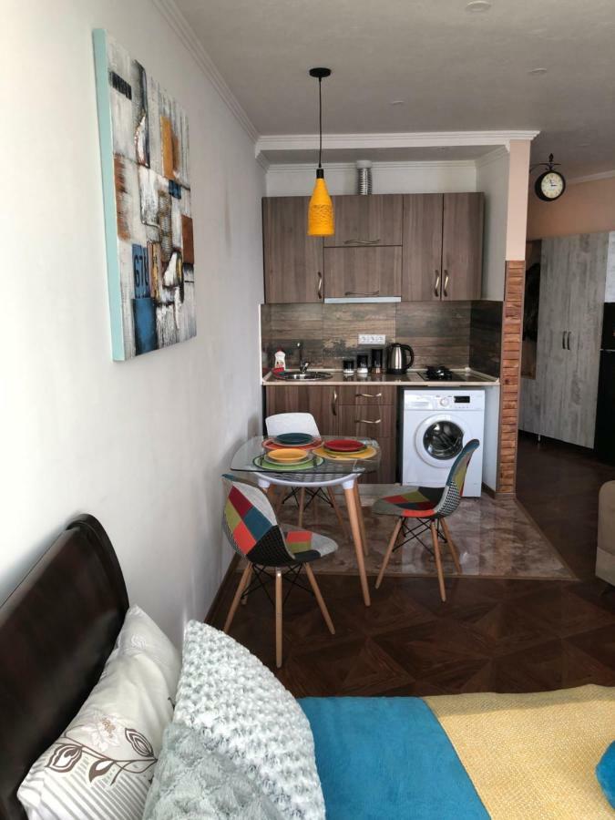 Cozy Bright Apartment With Amazing Sea View 巴统 外观 照片