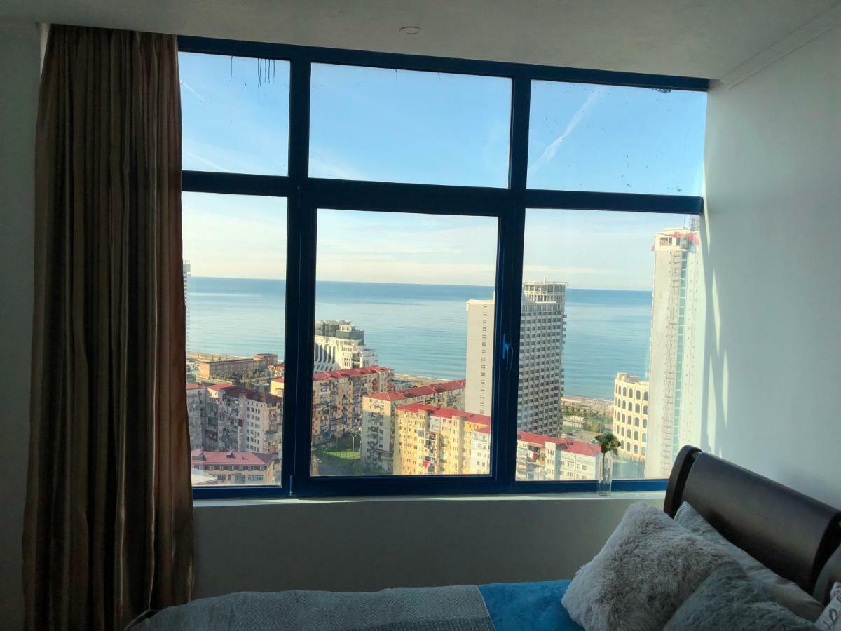 Cozy Bright Apartment With Amazing Sea View 巴统 外观 照片