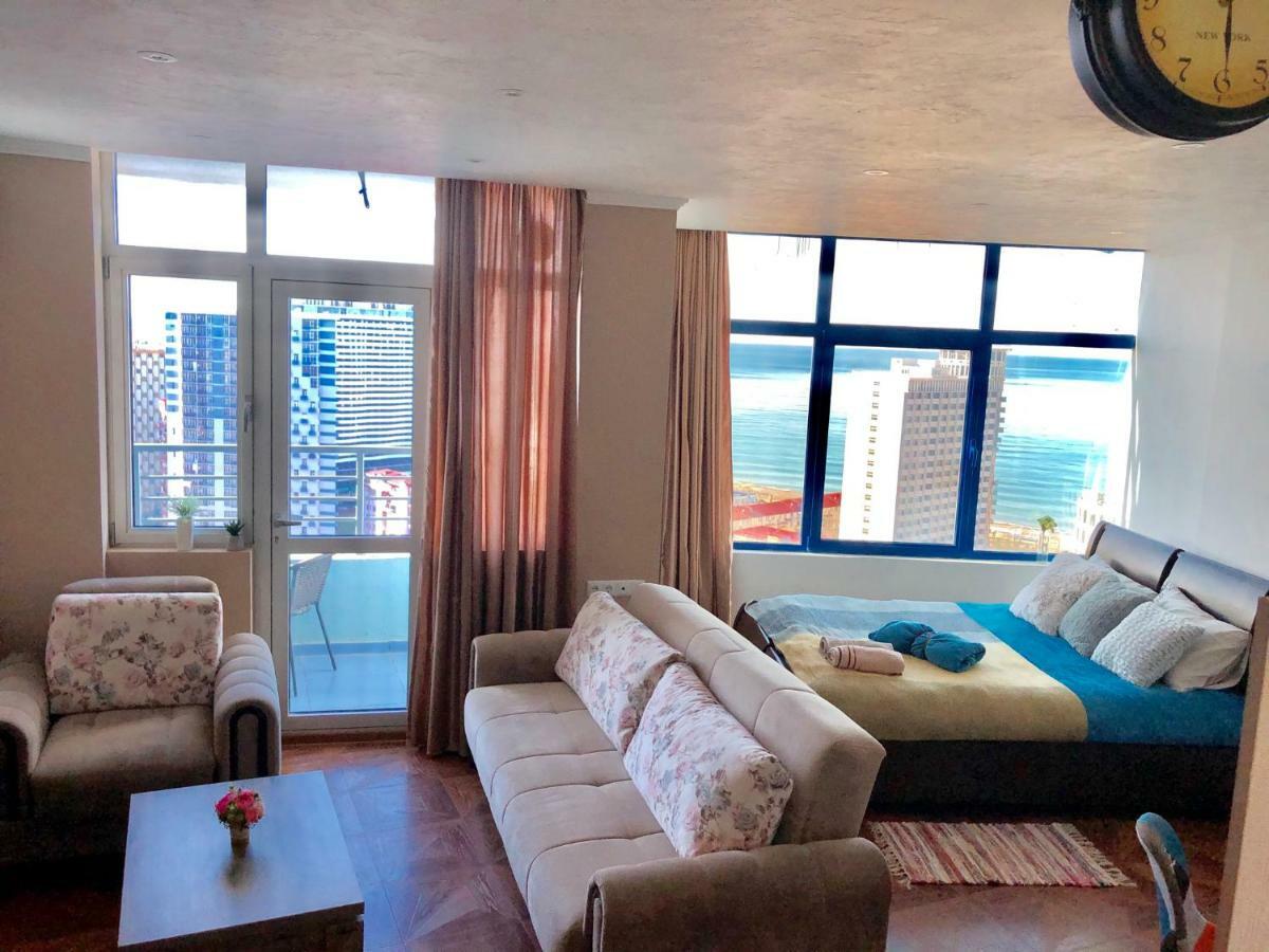 Cozy Bright Apartment With Amazing Sea View 巴统 外观 照片